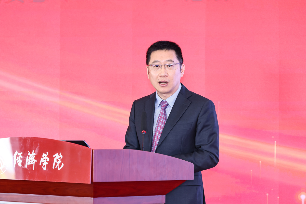 编辑后:图8 郑伟发表大会演讲.jpg